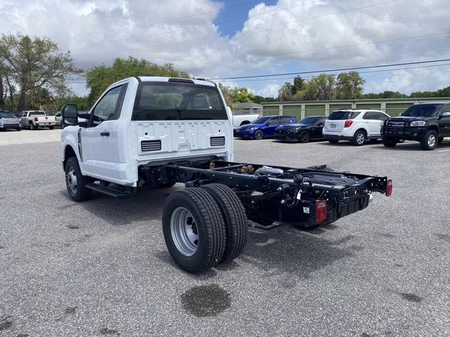 2026 Oxford White Ford Super Duty F-350 DRW XL 4X4 Chassis