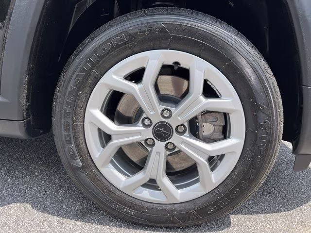 2025 Diamond Black Crystal Pearlcoat Jeep Compass Latitude 4X4 SUV