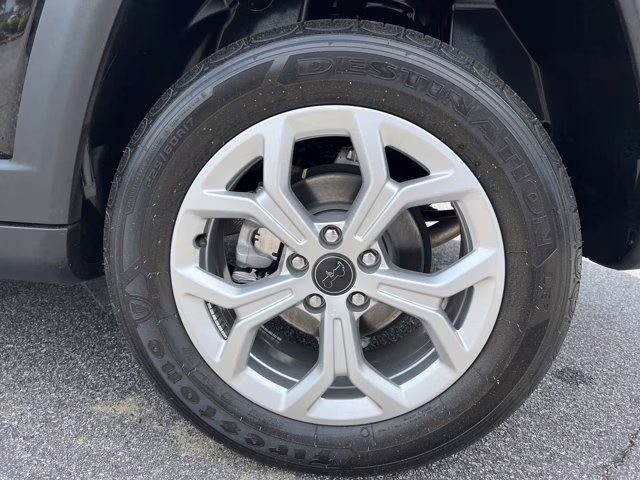 2025 Diamond Black Crystal Pearlcoat Jeep Compass Latitude 4X4 SUV