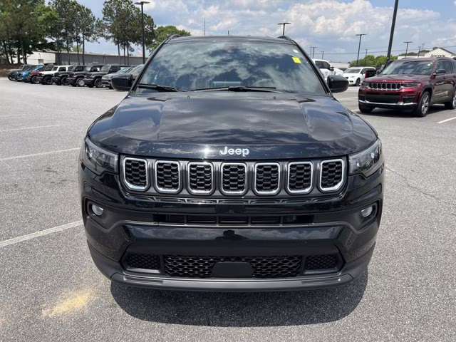 2025 Diamond Black Crystal Pearlcoat Jeep Compass Latitude 4X4 SUV