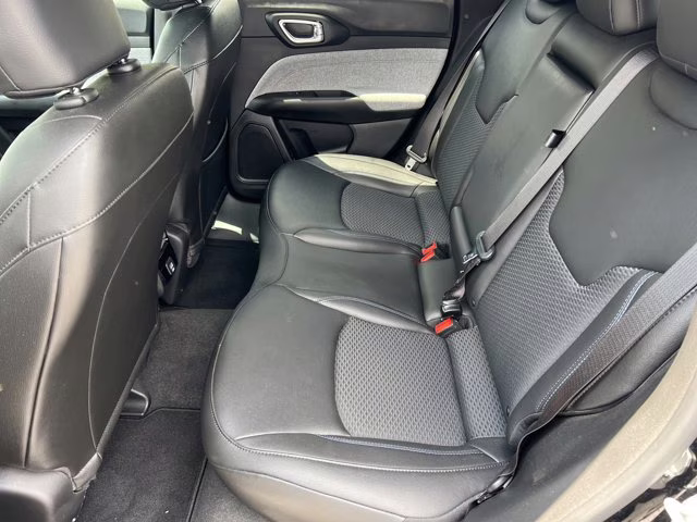 2025 Diamond Black Crystal Pearlcoat Jeep Compass Latitude 4X4 SUV