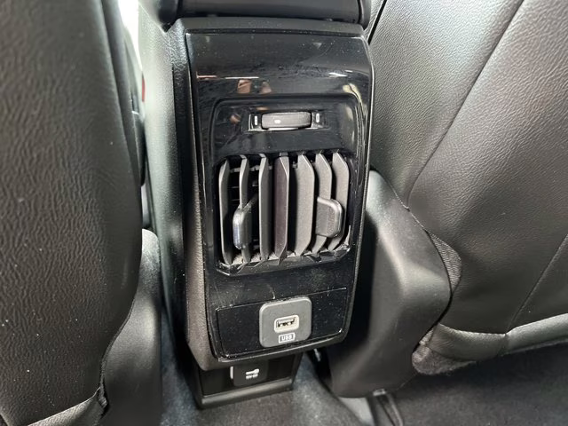 2025 Diamond Black Crystal Pearlcoat Jeep Compass Latitude 4X4 SUV