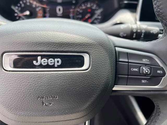 2025 Diamond Black Crystal Pearlcoat Jeep Compass Latitude 4X4 SUV