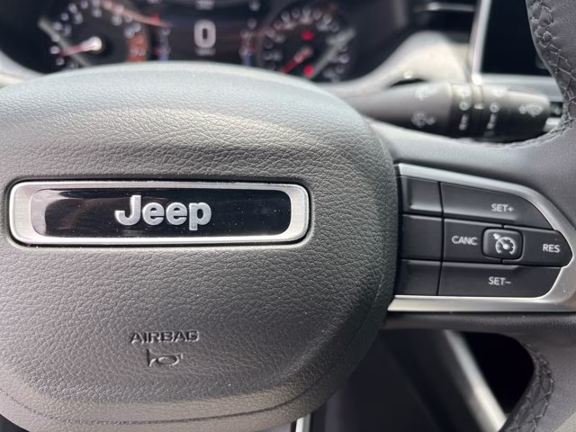 2025 Diamond Black Crystal Pearlcoat Jeep Compass Latitude 4X4 SUV