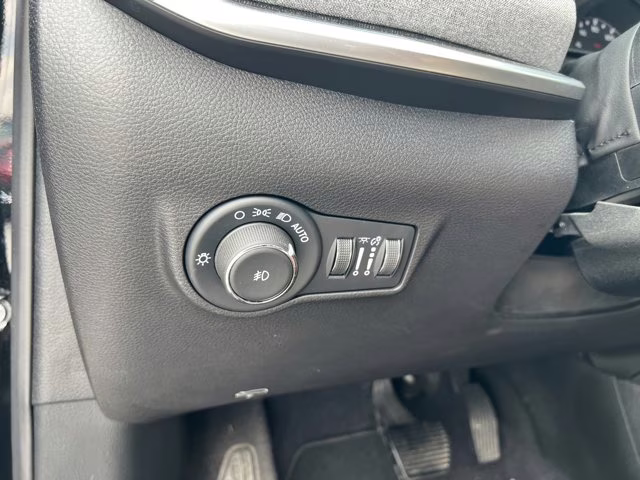 2025 Diamond Black Crystal Pearlcoat Jeep Compass Latitude 4X4 SUV