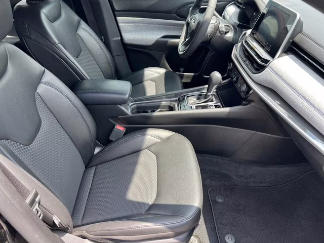 2025 Diamond Black Crystal Pearlcoat Jeep Compass Latitude 4X4 SUV