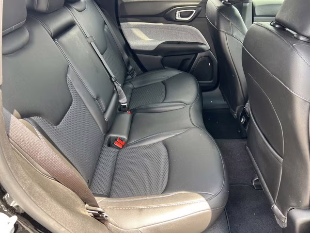 2025 Diamond Black Crystal Pearlcoat Jeep Compass Latitude 4X4 SUV