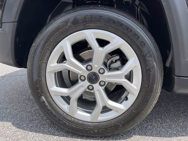 2025 Diamond Black Crystal Pearlcoat Jeep Compass Latitude 4X4 SUV