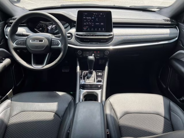 2025 Diamond Black Crystal Pearlcoat Jeep Compass Latitude 4X4 SUV