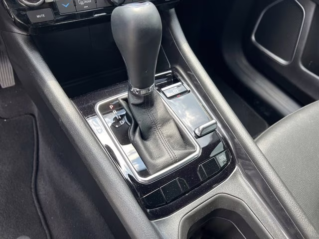 2025 Diamond Black Crystal Pearlcoat Jeep Compass Latitude 4X4 SUV