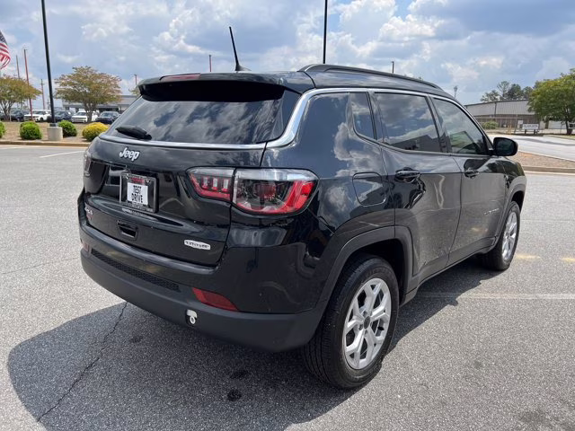 2025 Diamond Black Crystal Pearlcoat Jeep Compass Latitude 4X4 SUV