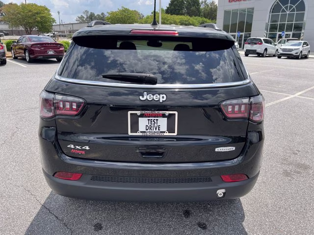 2025 Diamond Black Crystal Pearlcoat Jeep Compass Latitude 4X4 SUV