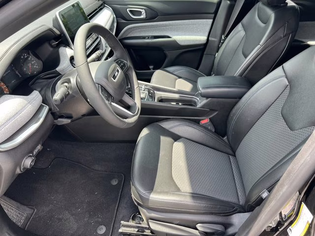 2025 Diamond Black Crystal Pearlcoat Jeep Compass Latitude 4X4 SUV