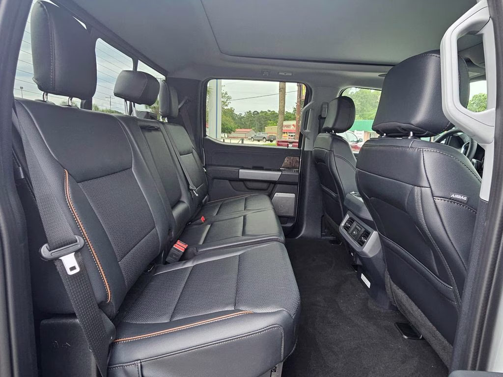 2026 Avalanche Ford Super Duty F-350 SRW Lariat 4X4 Truck