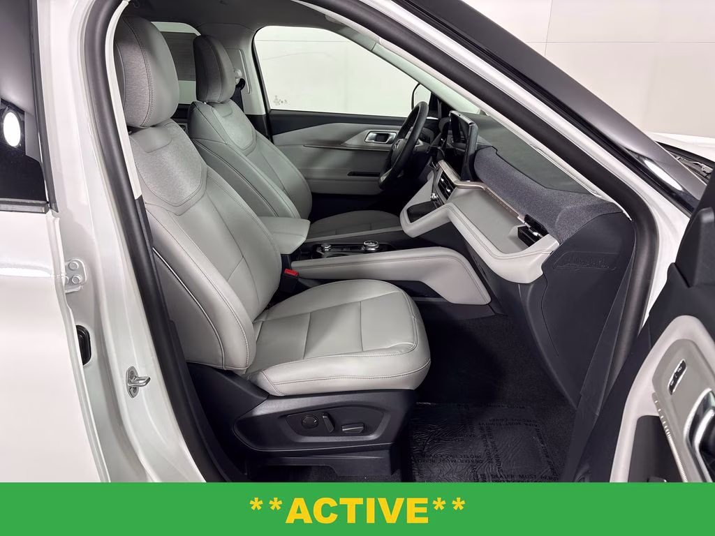 2026 Star White Metallic Tri-Coat Ford Explorer Active RWD SUV