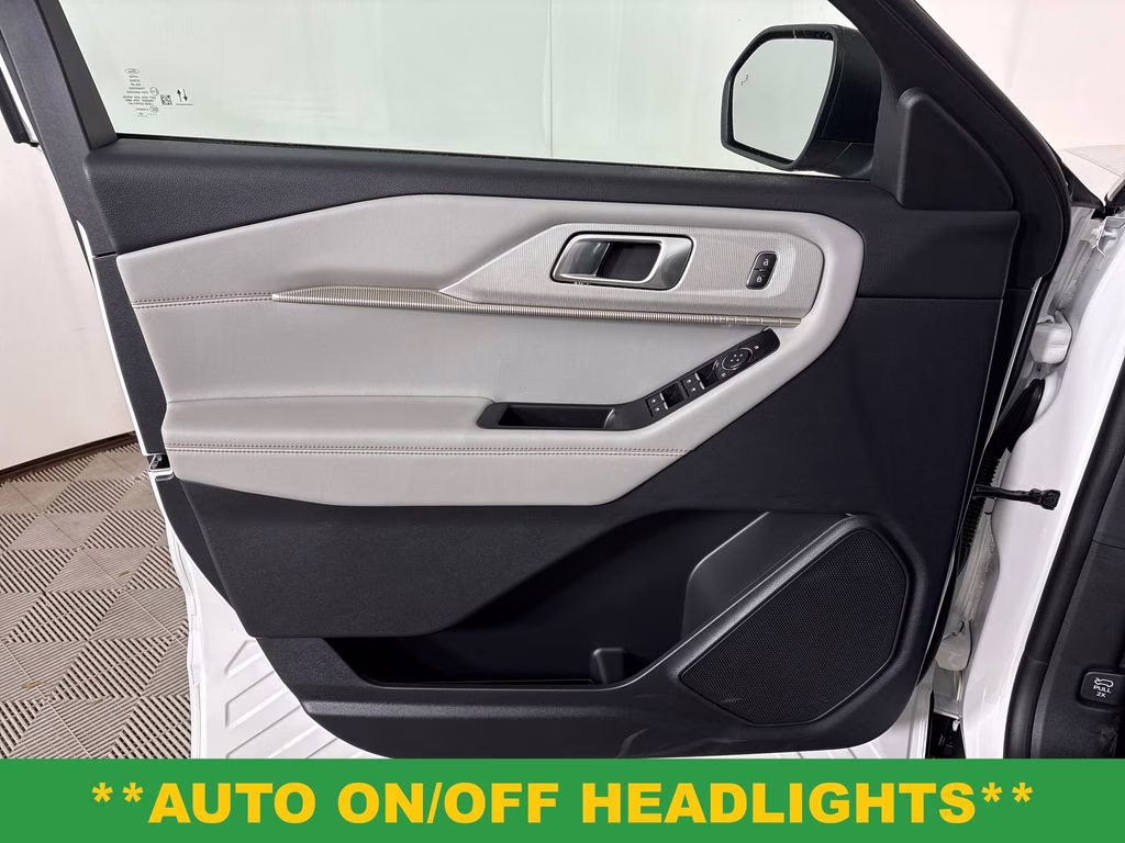 2026 Star White Metallic Tri-Coat Ford Explorer Active RWD SUV
