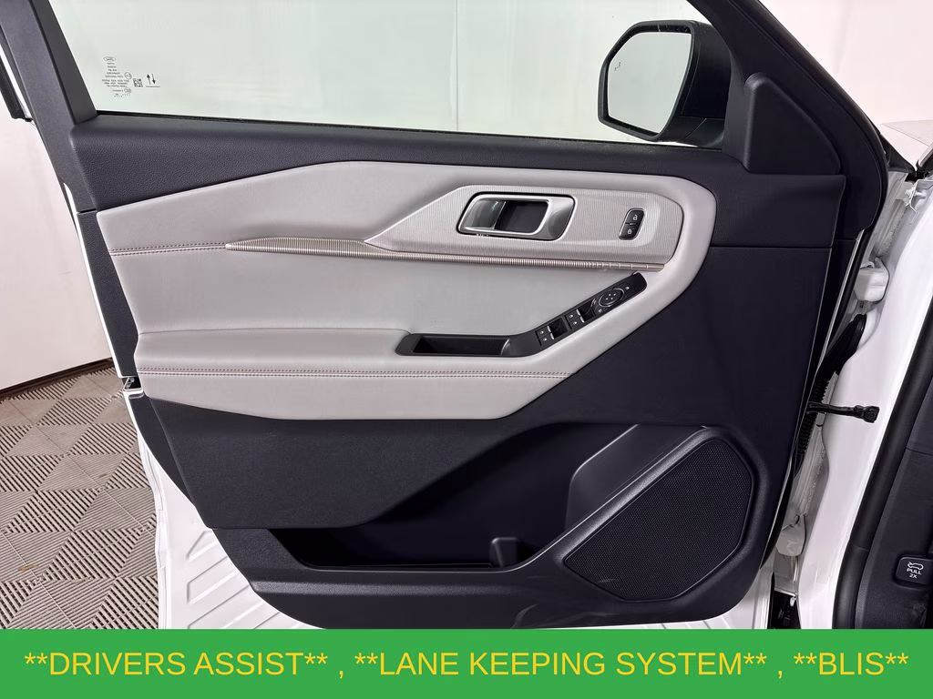 2026 Star White Metallic Tri-Coat Ford Explorer Active RWD SUV
