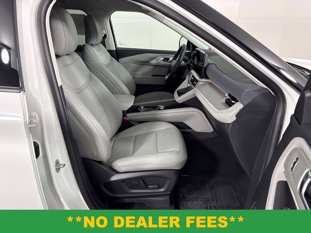 2026 Star White Metallic Tri-Coat Ford Explorer Active RWD SUV