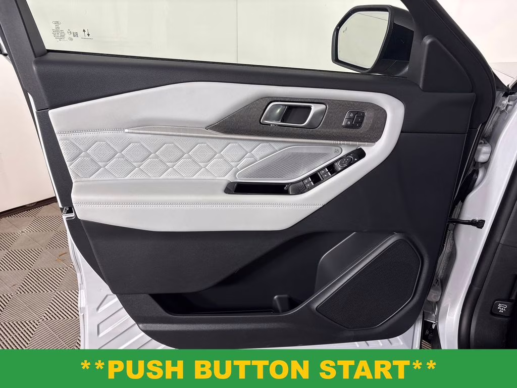 2026 White Ford Explorer Platinum 4X4 SUV