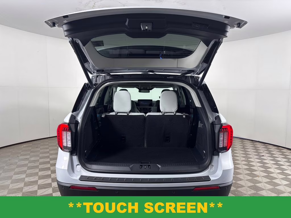 2026 White Ford Explorer Platinum 4X4 SUV