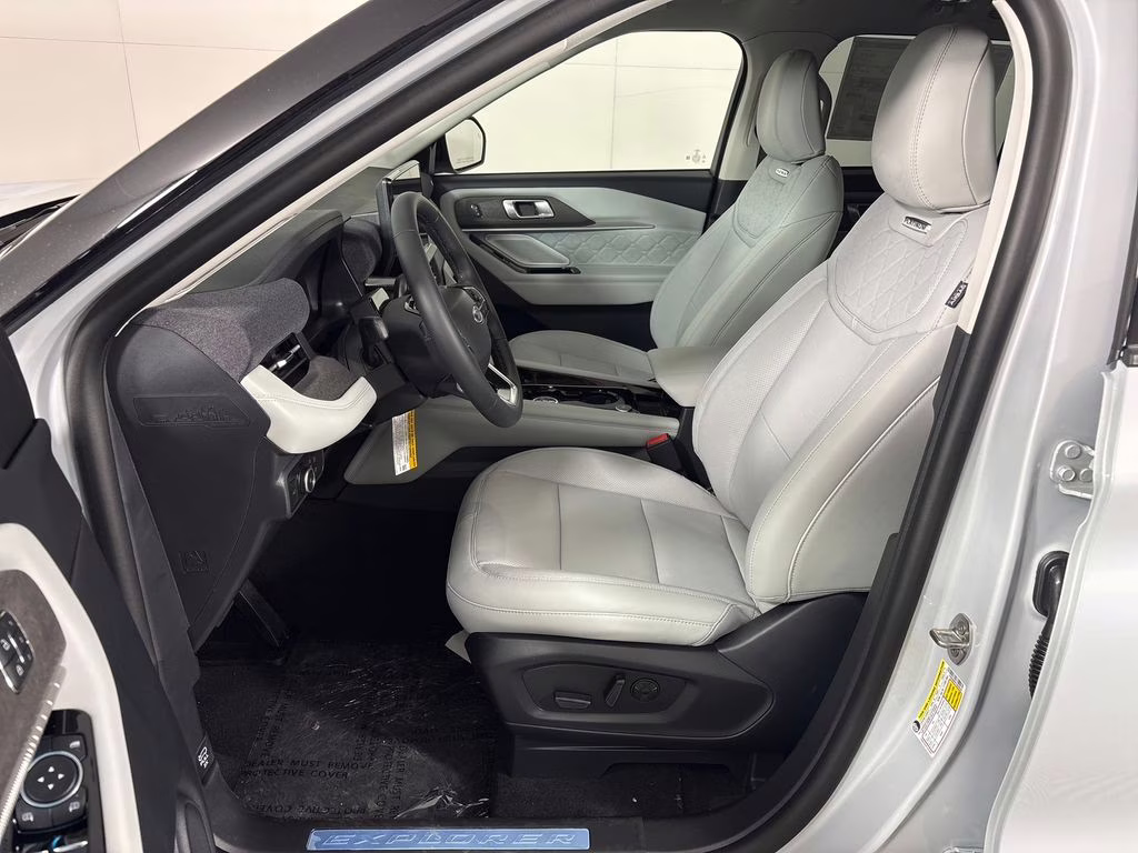 2026 White Ford Explorer Platinum 4X4 SUV