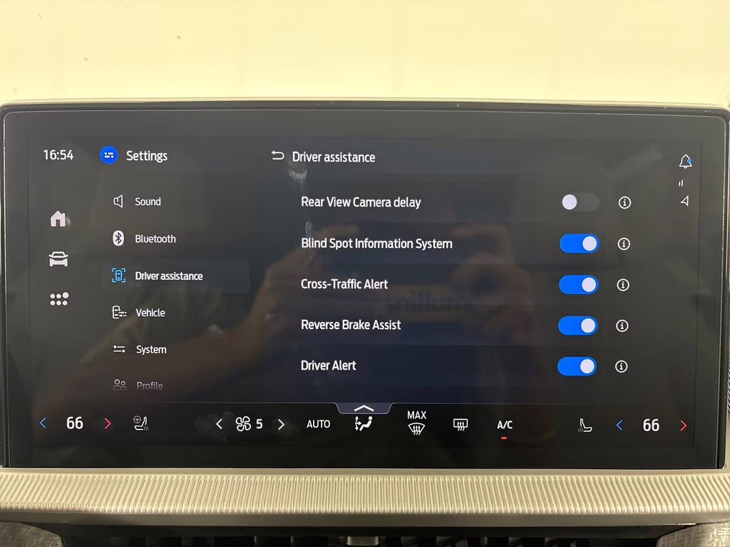 2026 White Ford Explorer Platinum 4X4 SUV