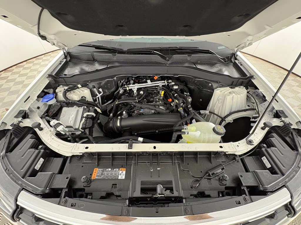 2026 Star White Metallic Tri-Coat Ford Explorer Active RWD SUV