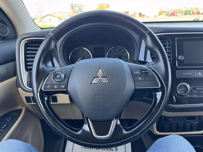 2017 Quartz Brown Metallic Mitsubishi Outlander SE 4X4 SUV