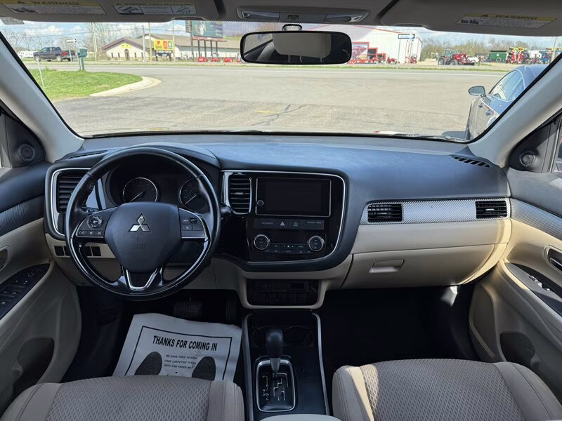 2017 Quartz Brown Metallic Mitsubishi Outlander SE 4X4 SUV