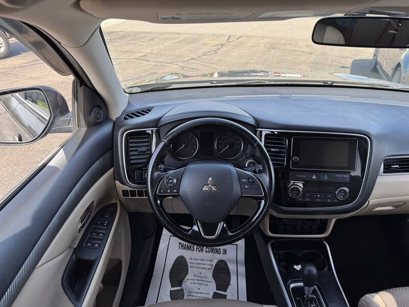 2017 Quartz Brown Metallic Mitsubishi Outlander SE 4X4 SUV