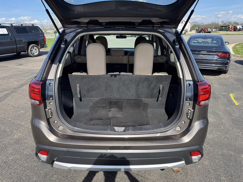 2017 Quartz Brown Metallic Mitsubishi Outlander SE 4X4 SUV