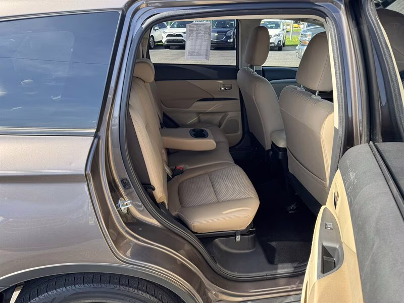 2017 Quartz Brown Metallic Mitsubishi Outlander SE 4X4 SUV