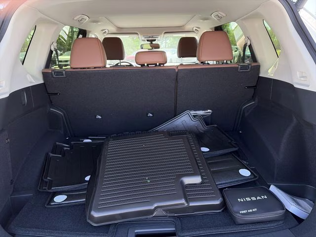 2026 Everest White Pearl Tricoat Nissan Rogue Platinum AWD SUV