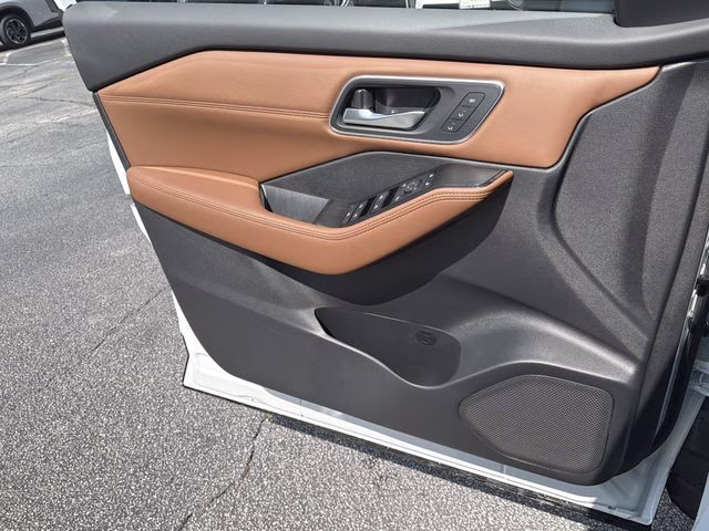 2026 Everest White Pearl Tricoat Nissan Rogue Platinum AWD SUV
