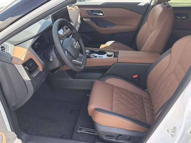 2026 Everest White Pearl Tricoat Nissan Rogue Platinum AWD SUV