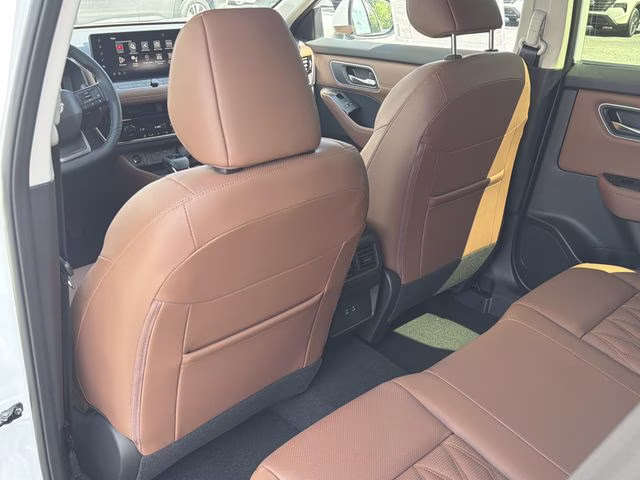 2026 Everest White Pearl Tricoat Nissan Rogue Platinum AWD SUV