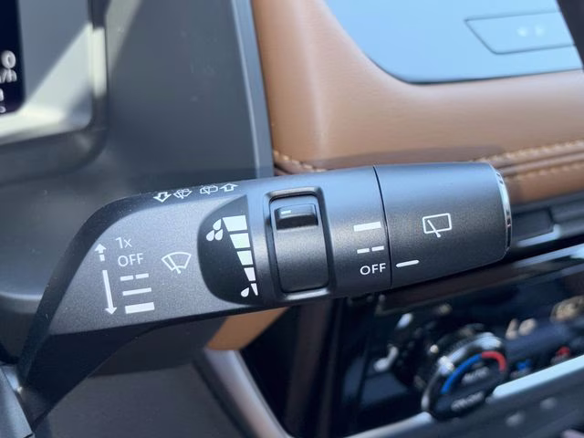 2026 Everest White Pearl/Super Black Nissan Rogue Platinum AWD SUV