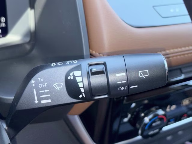 2026 Everest White Pearl/Super Black Nissan Rogue Platinum AWD SUV