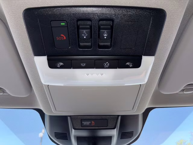 2026 Everest White Pearl/Super Black Nissan Rogue Platinum AWD SUV