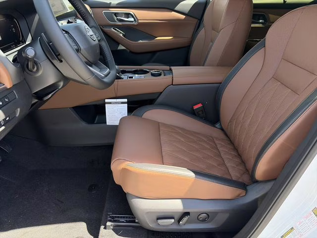 2026 Everest White Pearl/Super Black Nissan Rogue Platinum AWD SUV