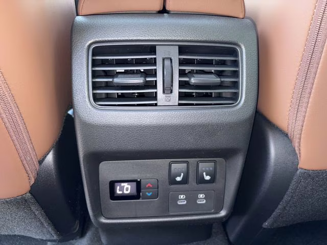 2026 Everest White Pearl/Super Black Nissan Rogue Platinum AWD SUV