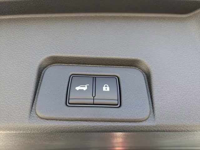 2026 Everest White Pearl/Super Black Nissan Rogue Platinum AWD SUV