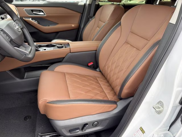 2026 Everest White Pearl Tricoat Nissan Rogue Platinum AWD SUV