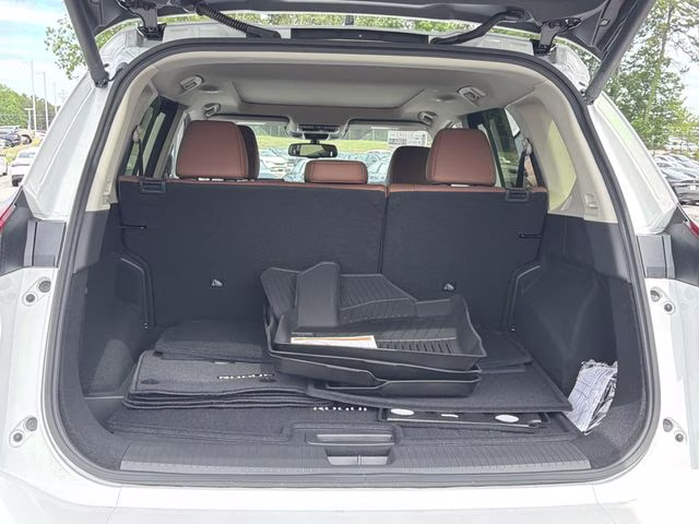 2026 Everest White Pearl Tricoat Nissan Rogue Platinum AWD SUV