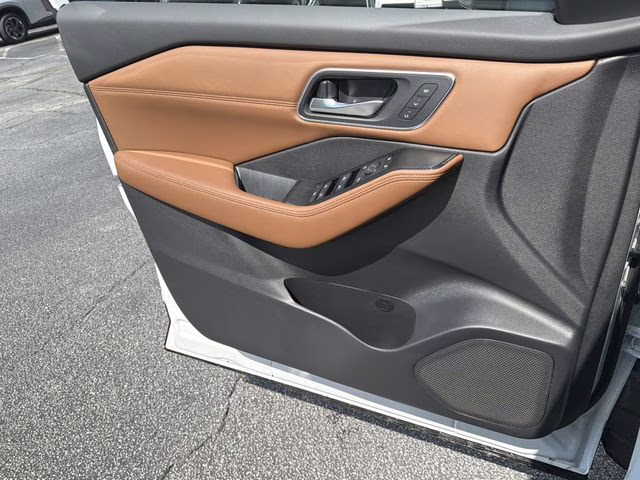 2026 Everest White Pearl Tricoat Nissan Rogue Platinum AWD SUV