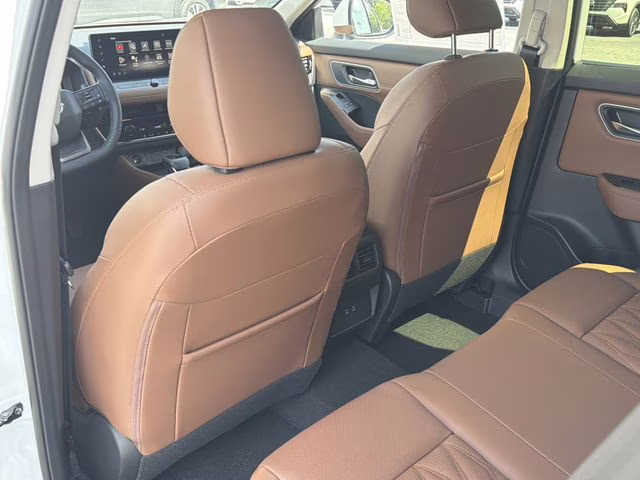 2026 Everest White Pearl Tricoat Nissan Rogue Platinum AWD SUV