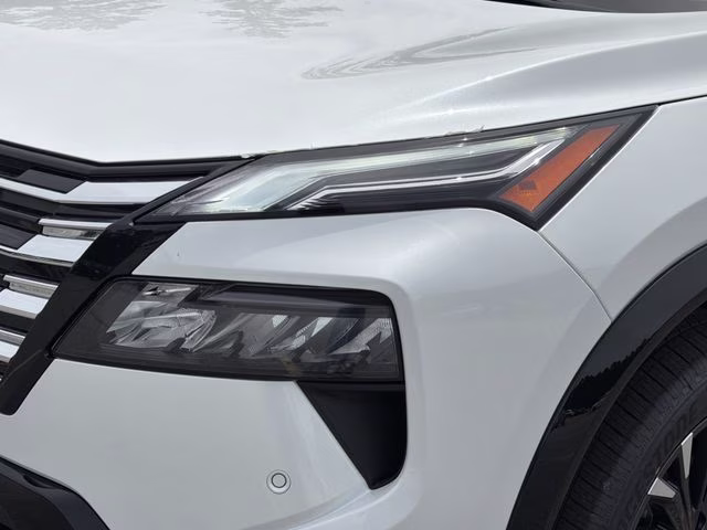 2026 Everest White Pearl Tricoat Nissan Rogue Platinum AWD SUV