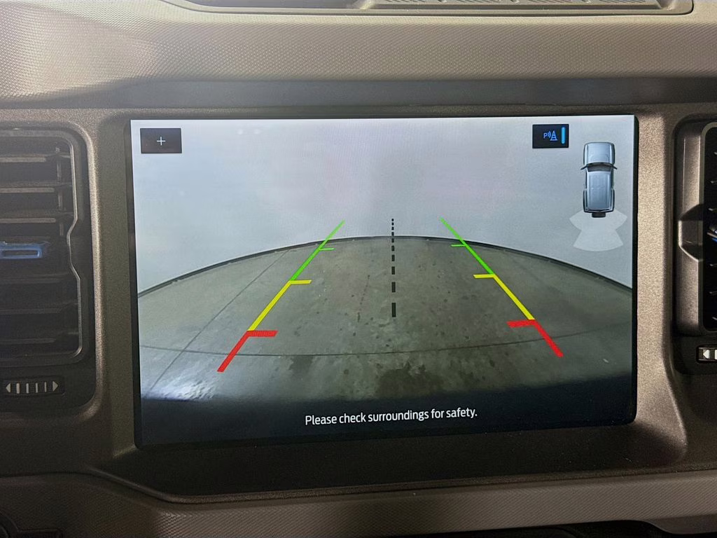 2024 Silver Metallic Ford Bronco Black Diamond 4X4 SUV