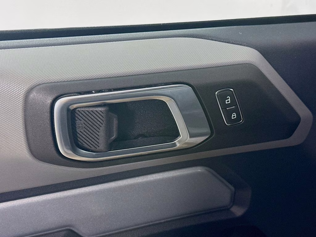 2024 Silver Metallic Ford Bronco Black Diamond 4X4 SUV