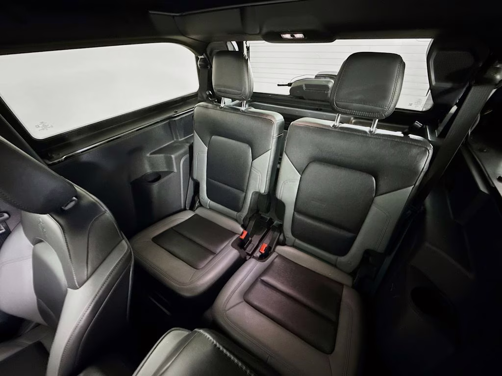 2024 Silver Metallic Ford Bronco Black Diamond 4X4 SUV